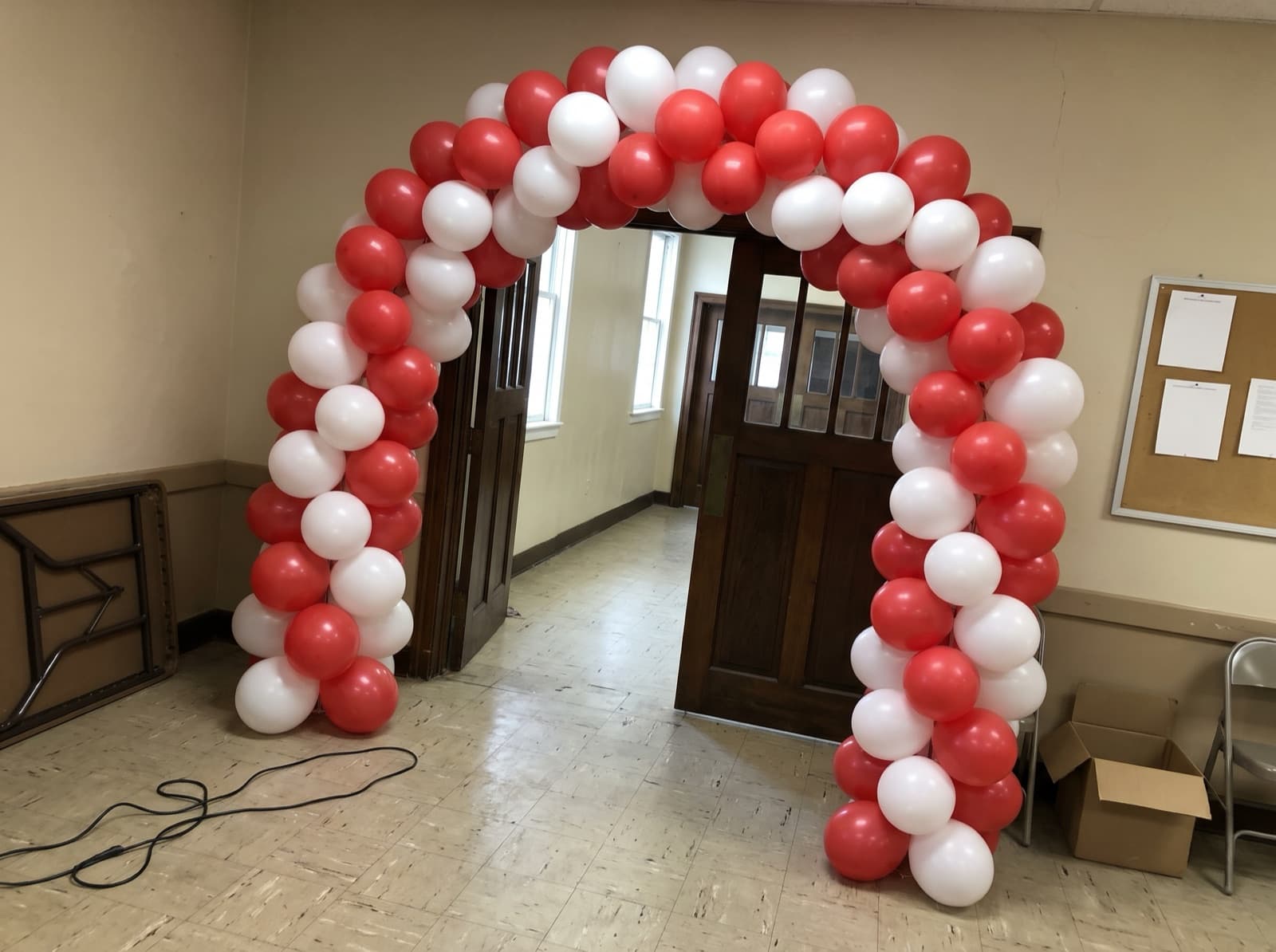 Balloon columns joined by an arch